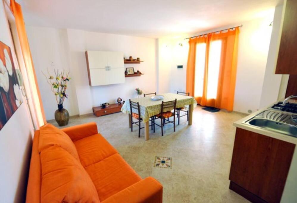 Casa Vacanze La Casa Di Katia Castro  Екстериор снимка